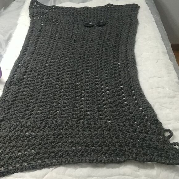 Just in! Handmade Crocheted Dark Grey Wool/Acrylic Thick & Heavy Shawl/Poncho - Picture 6 of 6